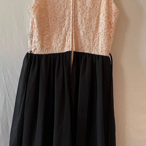 Speechless‎ Dress - Picture 4 of 5